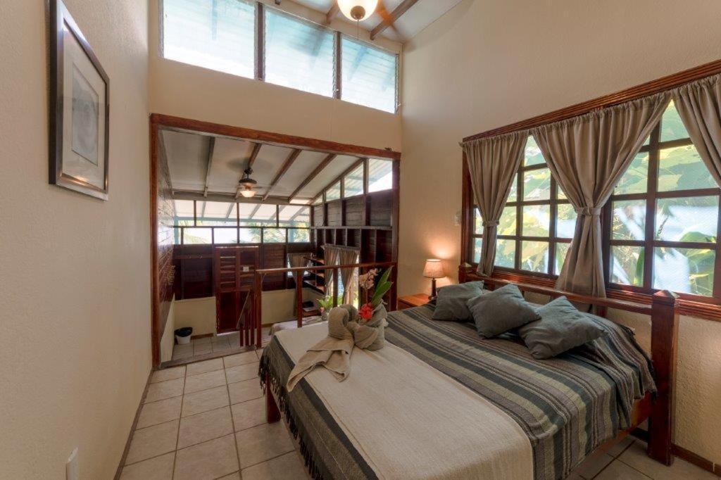 Hotel Jinetes De Osa Drakes Bay Екстериор снимка